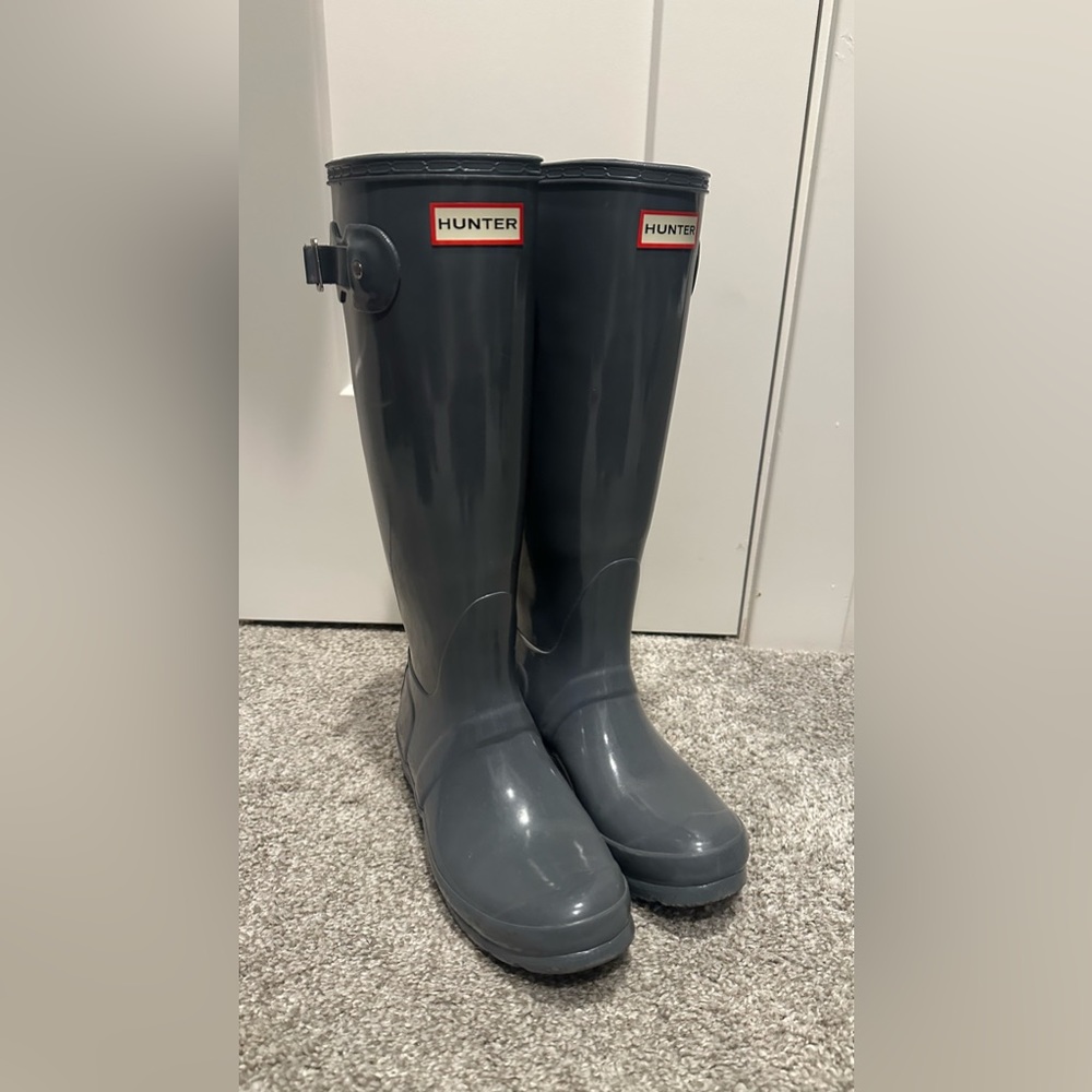 Hunter Tall Gloss Boots with Hunter inserts and optional magnetic bow clip